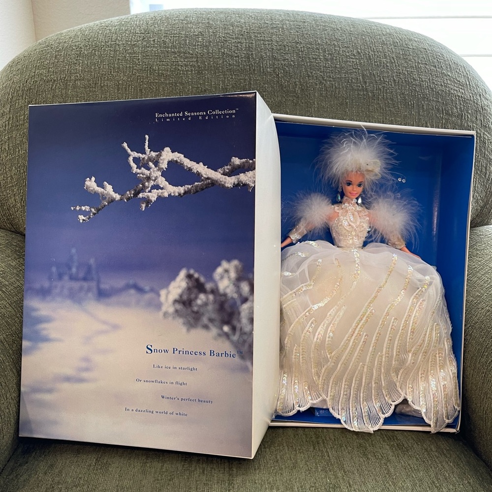 Barbie: Enchanted Season Collection - Picture 3 of 5